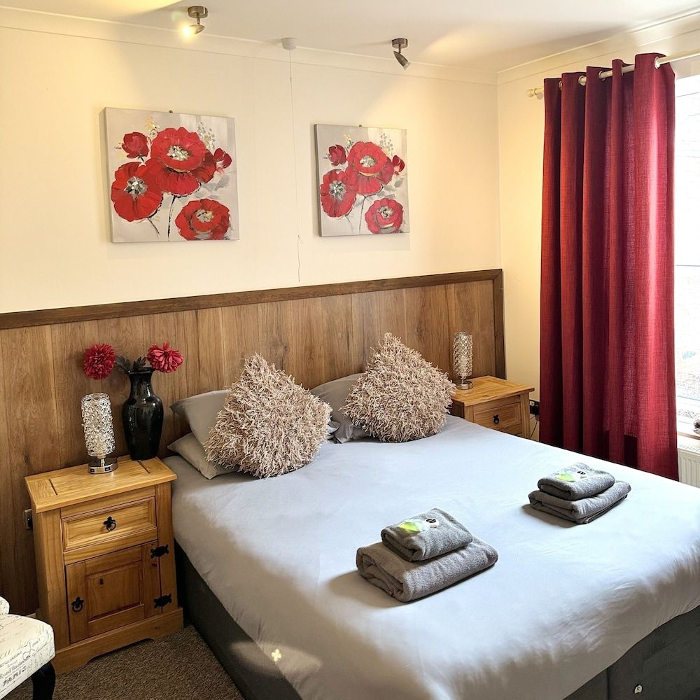 Riverside Hotel Bed and Breakfast Deluxe Suite, Ensuite 2