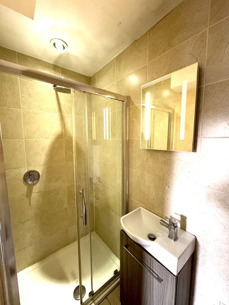 Riverside Hotel Bed and Breakfast Standard Studio, Ensuite 4