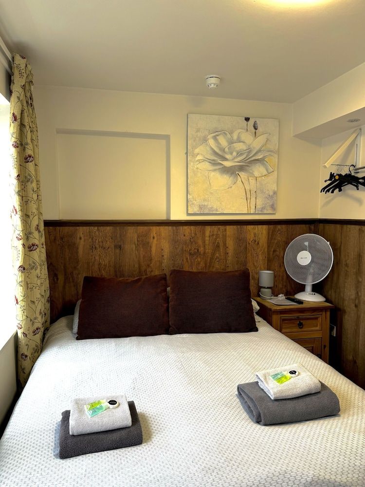 Riverside Hotel Bed and Breakfast Economy Double Room, Ensuite