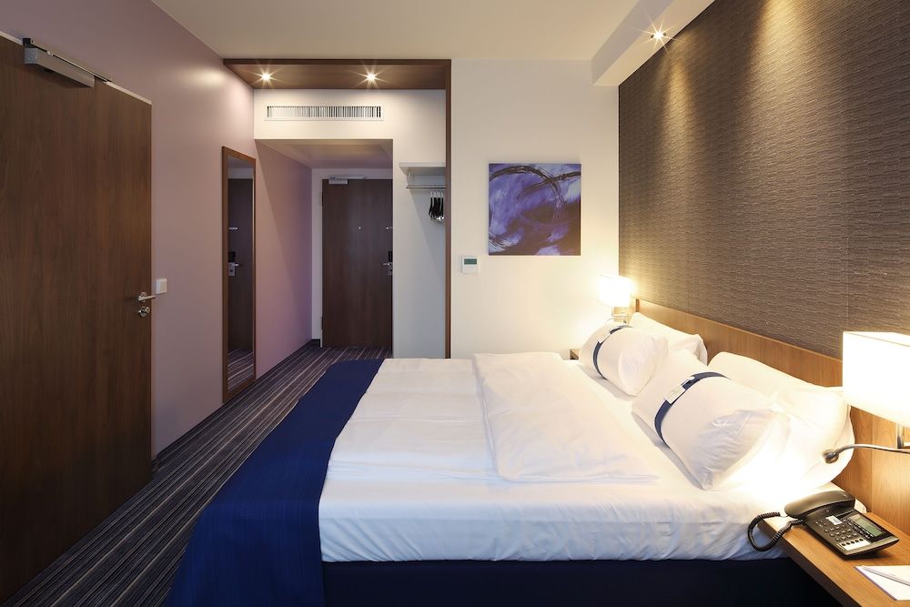Holiday Inn Express Friedrichshafen by IHG Standard Room, 1 Queen Bed, Accessible
