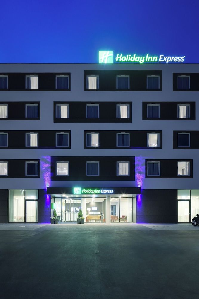 undefined Holiday Inn Express Friedrichshafen by IHG 8