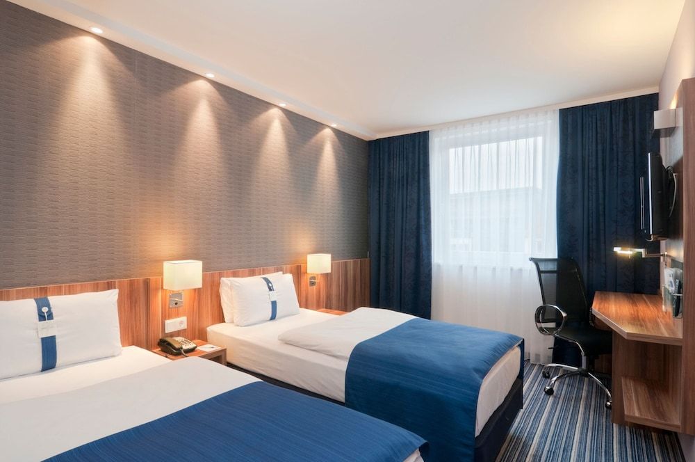 Holiday Inn Express Friedrichshafen by IHG Standard Room, 2 Twin Beds 3