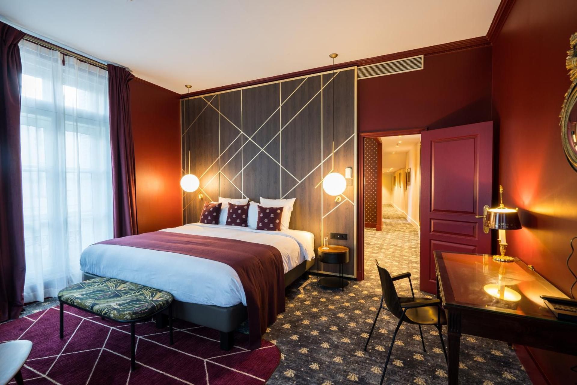 Junior King Suite with Courtyard View