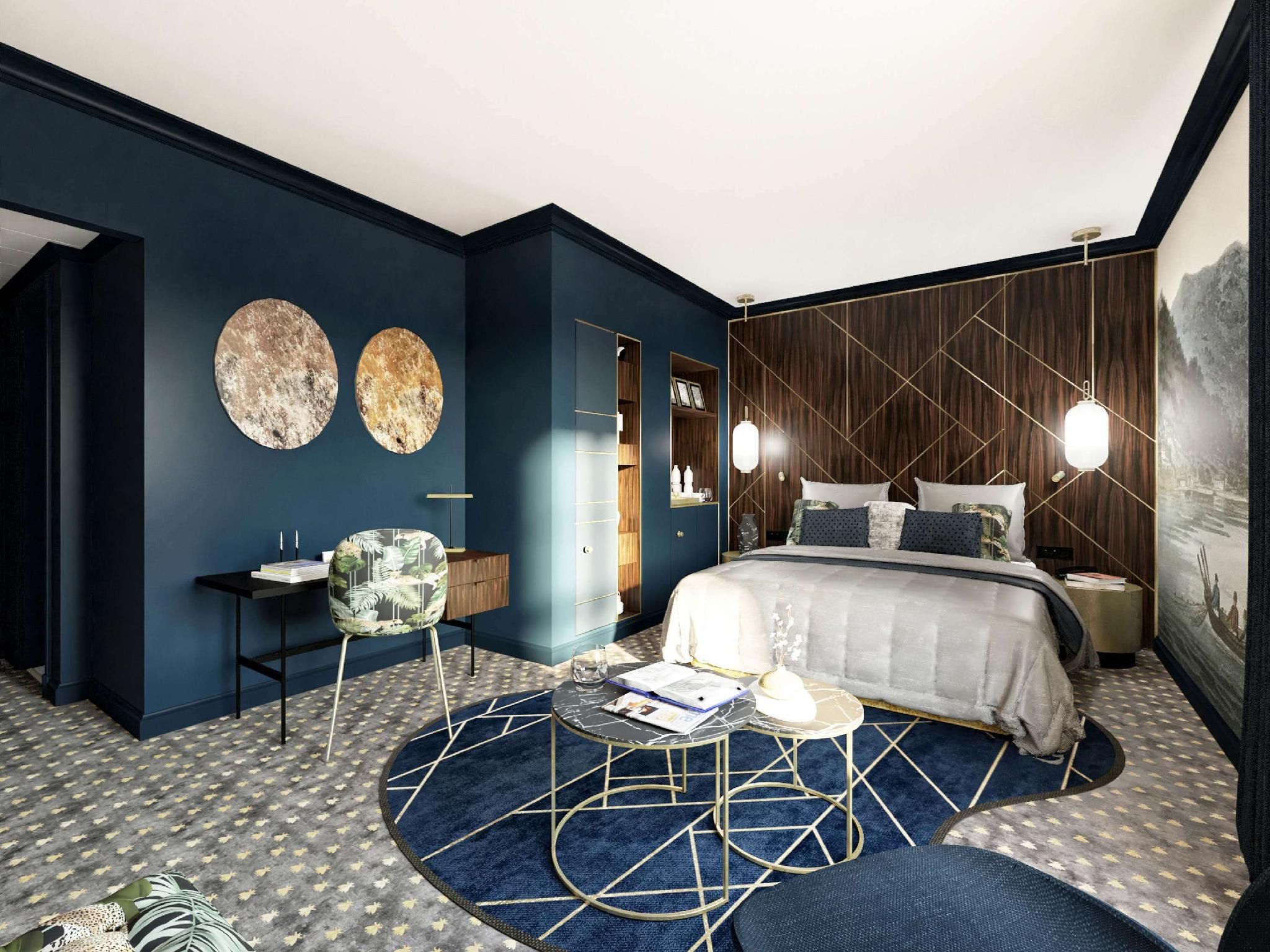 Superior Room, King-Size Bed, Courtyard Or Place Bonaparte View