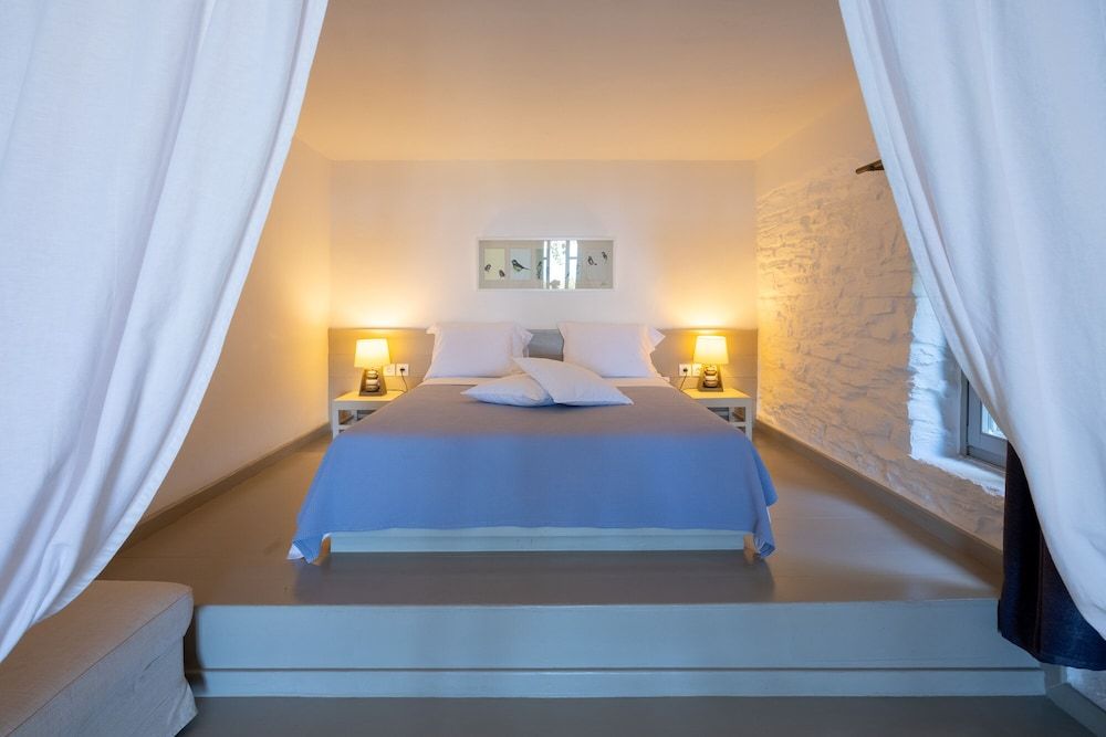 Honeymoon Suite, Sea View