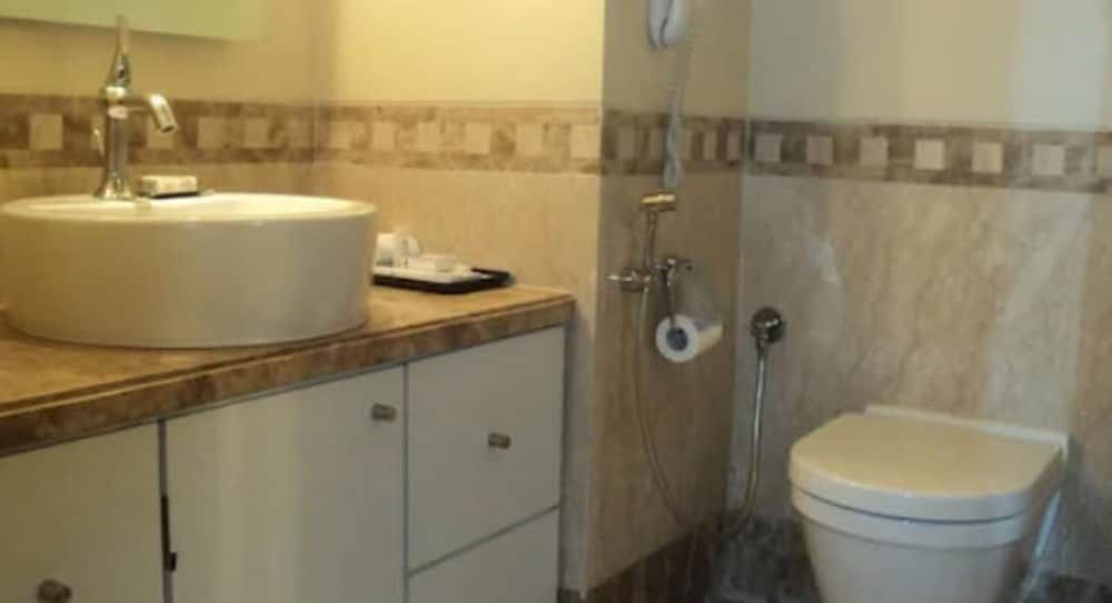 Fortune Select Exotica Navi Mumbai Deluxe Twin Room (Deluxe Twin Room) 3