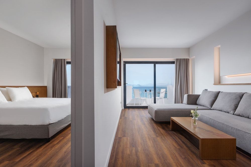 Suite, Sea View