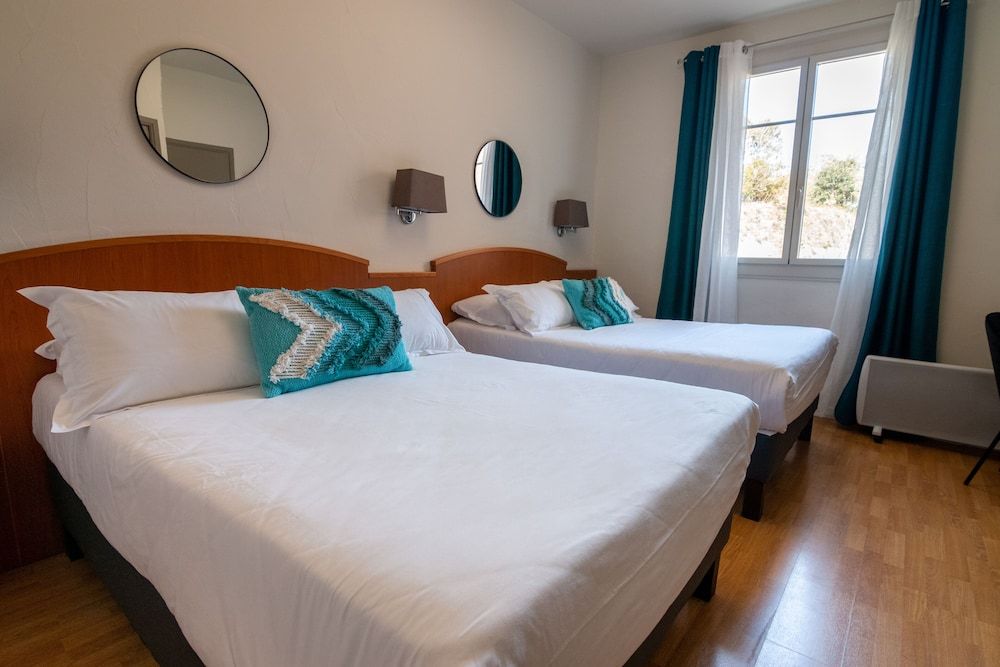 Hôtel Posta Vecchia Comfort Quadruple Room 4