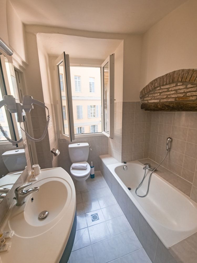 Hôtel Posta Vecchia Comfort Quadruple Room 7