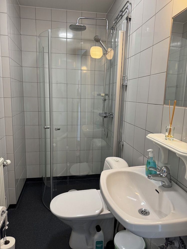 Brunsbo G:a Biskopsgård Hotell & Konferens Economy Triple Room, Shared Bathroom 5