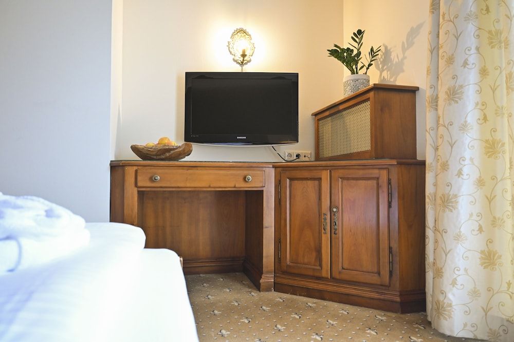 Standard Double Room, Balcony, Garden View