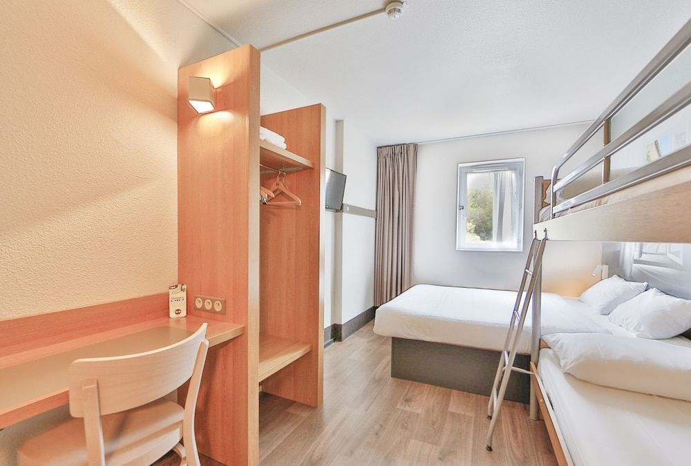 B&B HOTEL Valence Sud Quadruple Room