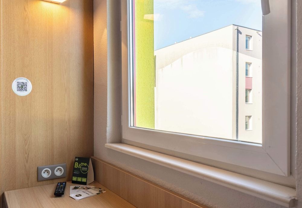 B&B HOTEL Valence Sud Quadruple Room 8