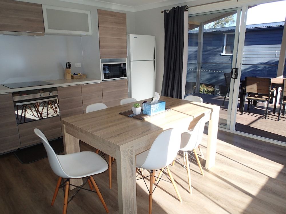 2 Bedroom Cottage (#1) - (1 Double and 3 Single Beds)