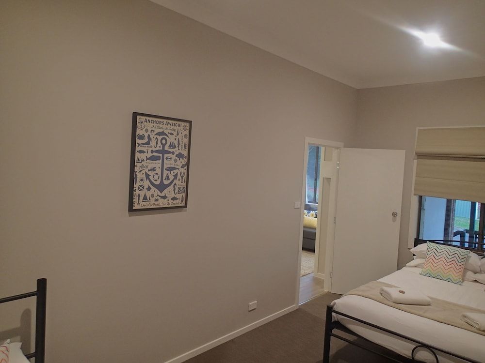 2 Bedroom Apartment (#1) - (2 Queen and 1 Single Bed)