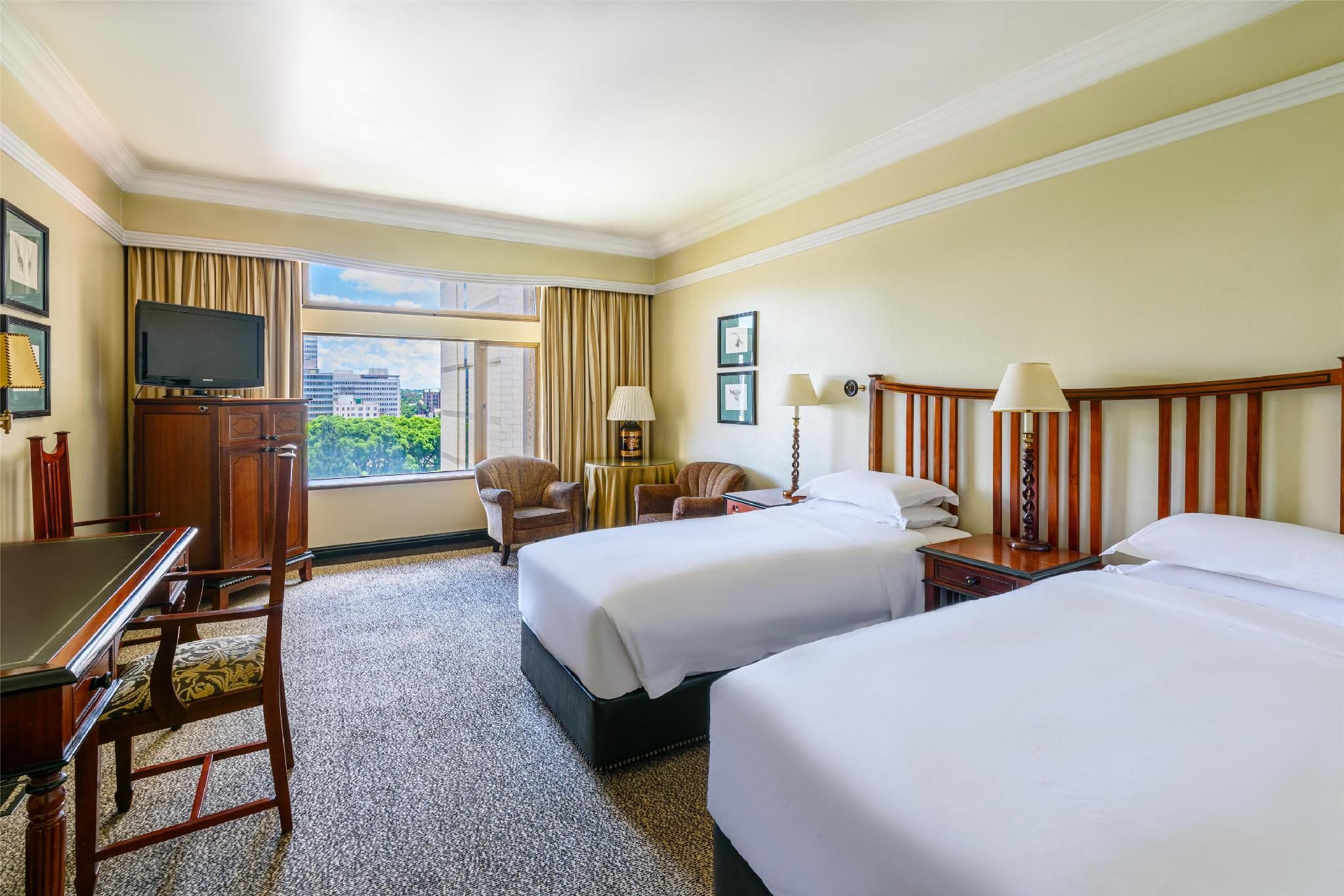 2 TWIN BEDS PARK VIEW