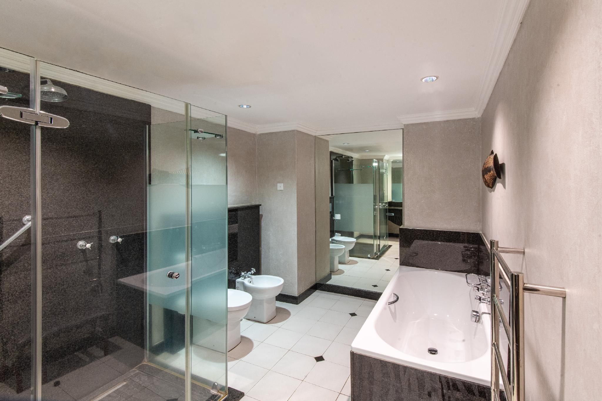 Regency Executive Corner Suite