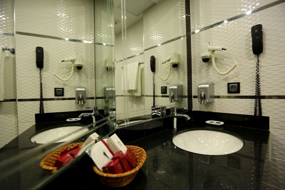 Prestige Hotel Standard Triple Room 4