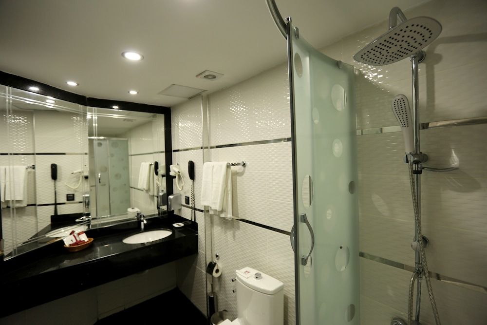 Prestige Hotel Standard Triple Room 5