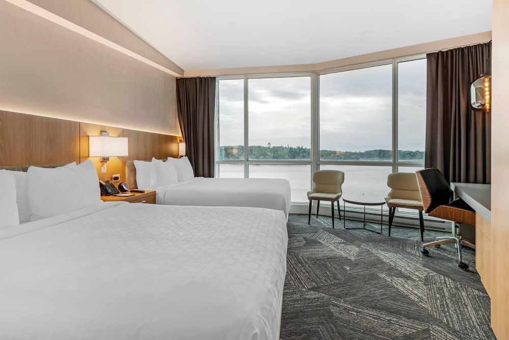 2 Queen Beds, Lake View