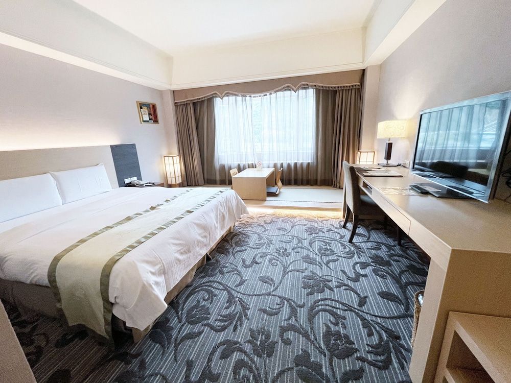 Hoya Hot Springs Resort & Spa Senior Double Room 3