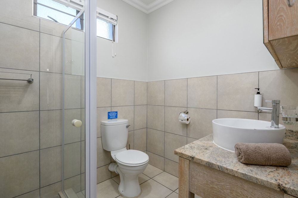 Margate Beach Club Three Bedroom Luxury Apartment with Splash Pool 7