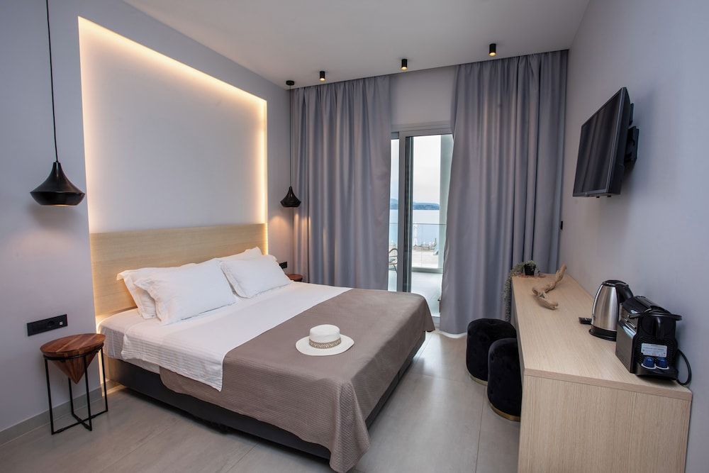 Executive Suite with outdoor hydromassage bathtub
