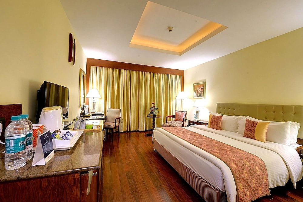 Club Room, 1 Queen Bed, Bathtub (Fortune Club Room with Bathtub)