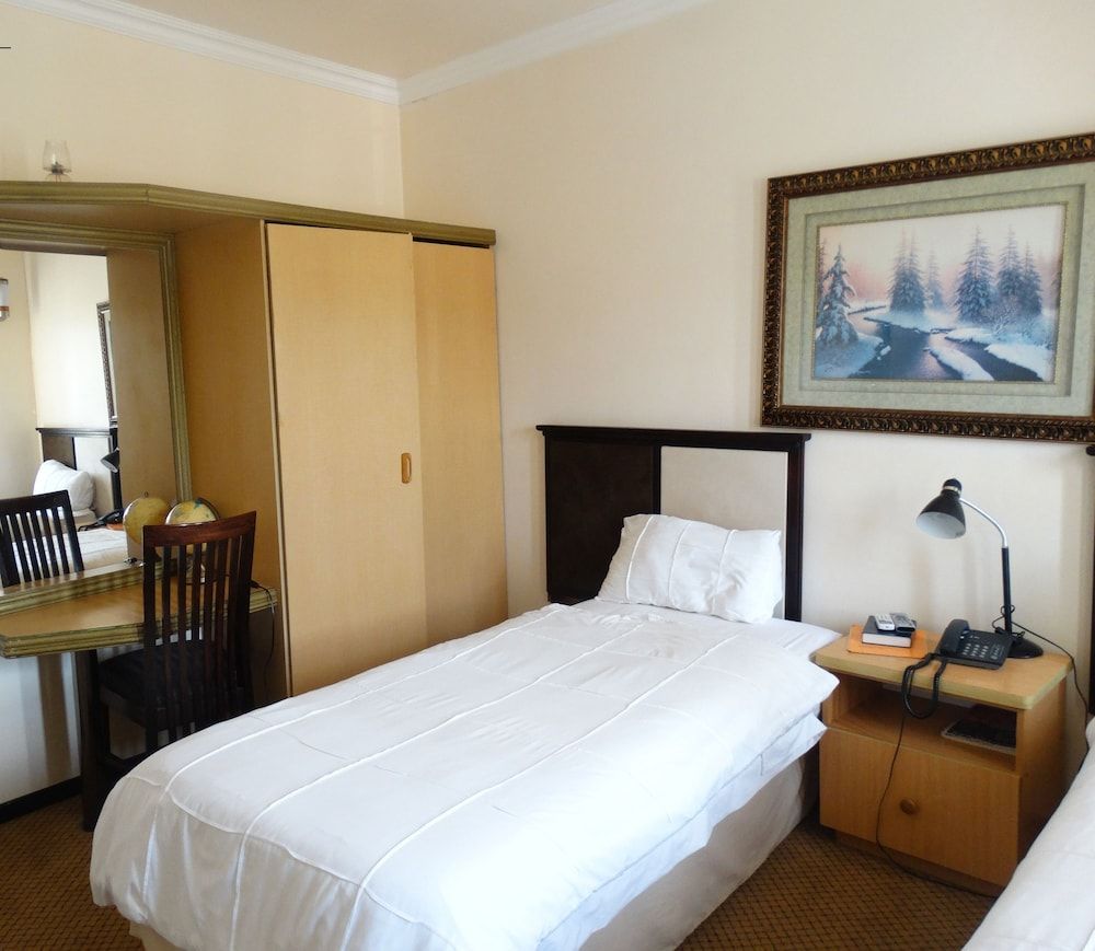 Global Village Guesthouse En-suite Twin Room 7