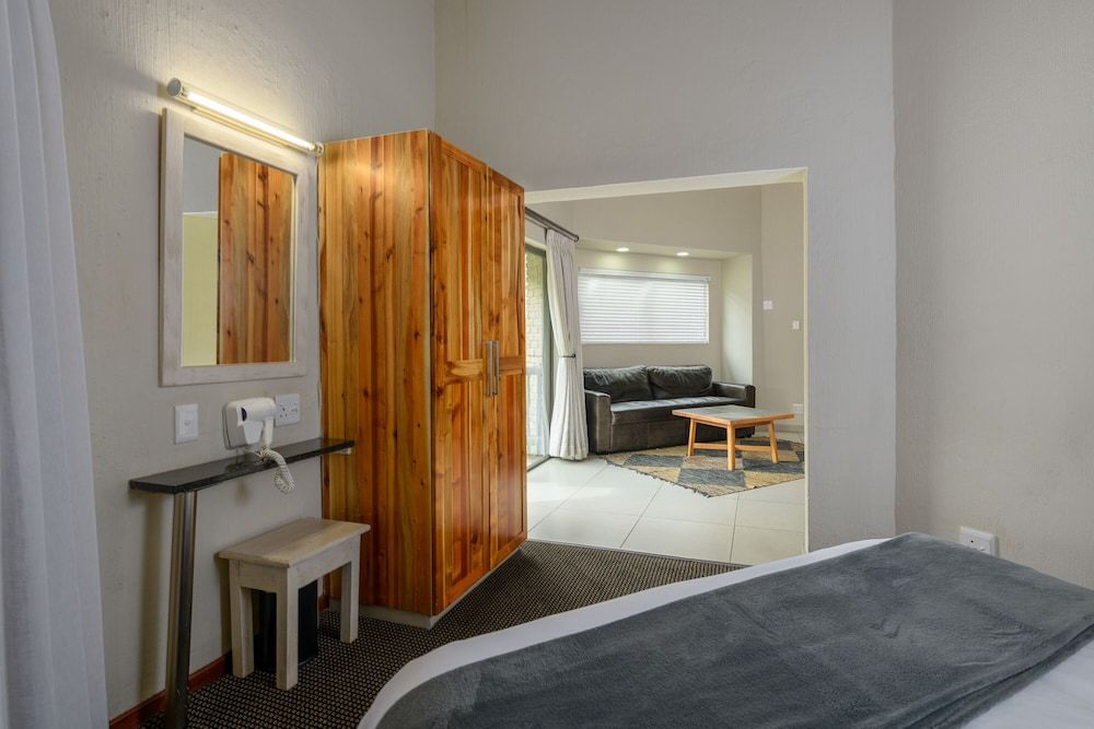 Kiara Lodge Superior Villa with Patio 3