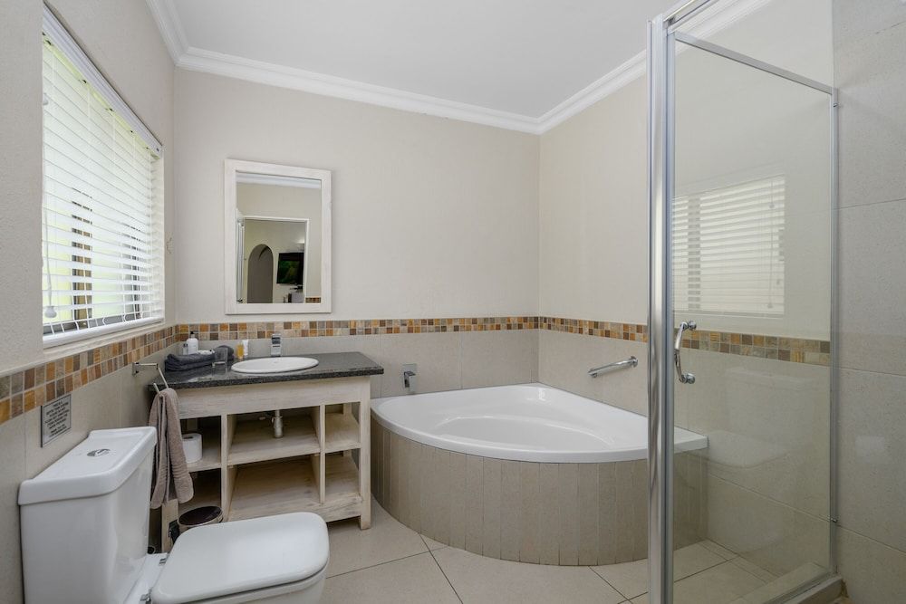 Kiara Lodge Superior Villa with Patio 2