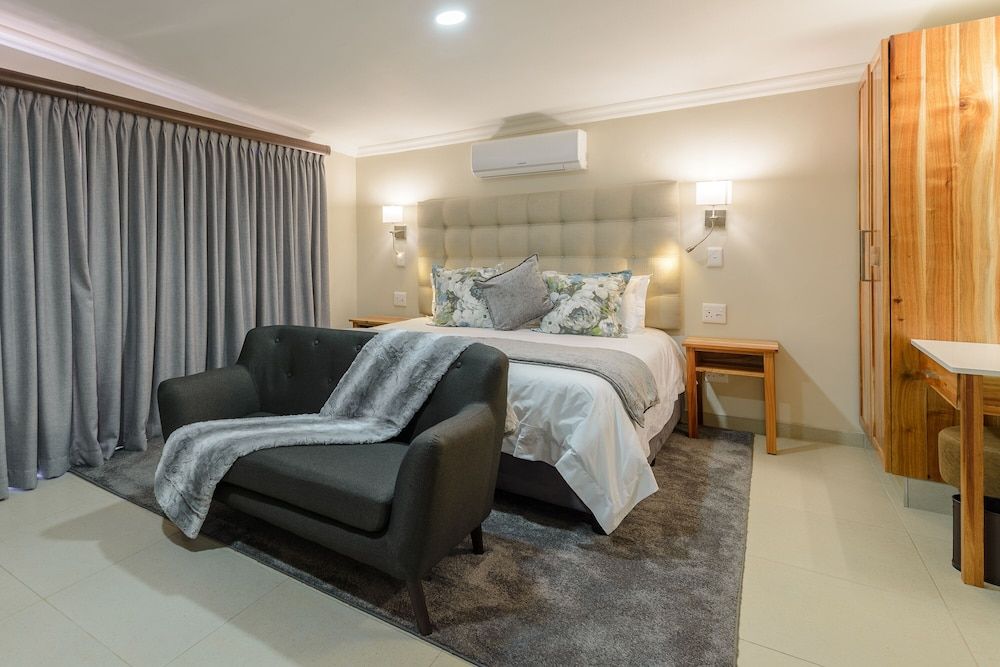 Kiara Lodge Luxury Studio with Patio Wheelchair Friendly 2