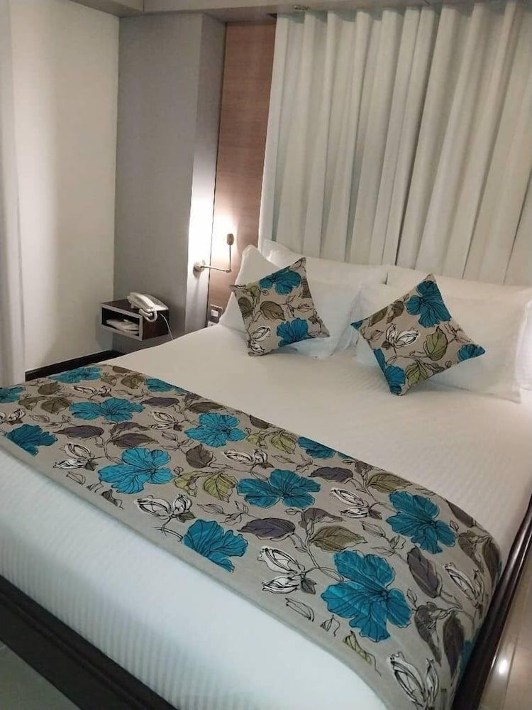 Home Suites Boutique Hotel Freetown Senior Suite, 1 Bedroom, Kitchen, Executive Level