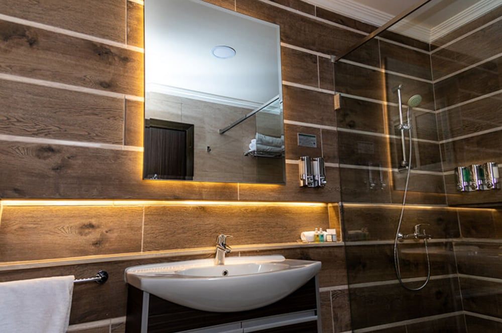 Home Suites Boutique Hotel Freetown Deluxe Double Room, 1 Queen Bed 10