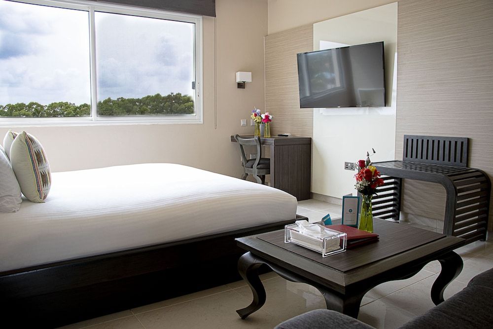 Home Suites Boutique Hotel Freetown Junior Room, 1 Queen Bed, City View 2