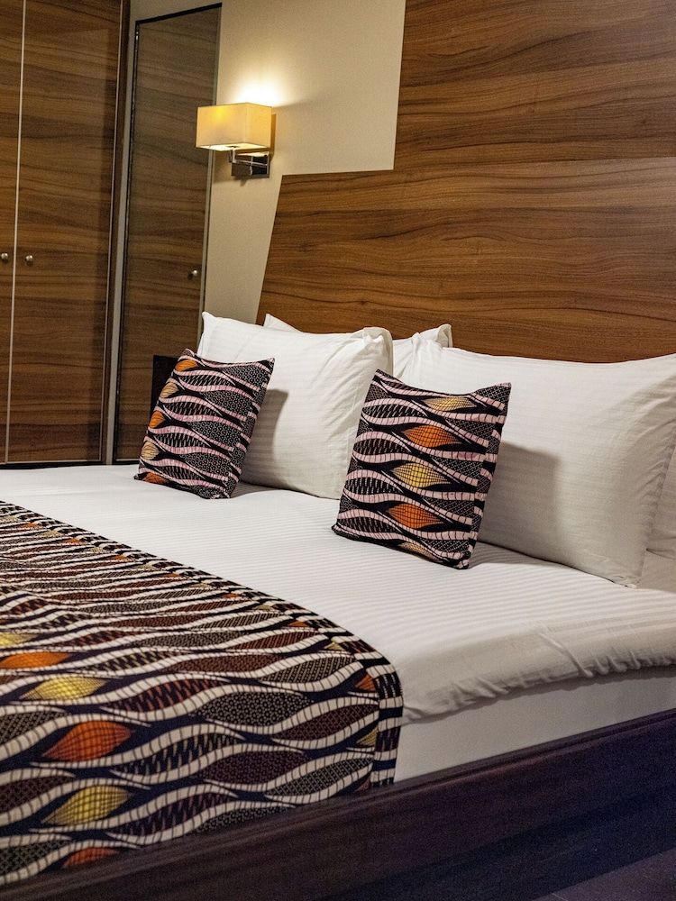 Home Suites Boutique Hotel Freetown Junior Room, 1 Queen Bed, City View 3