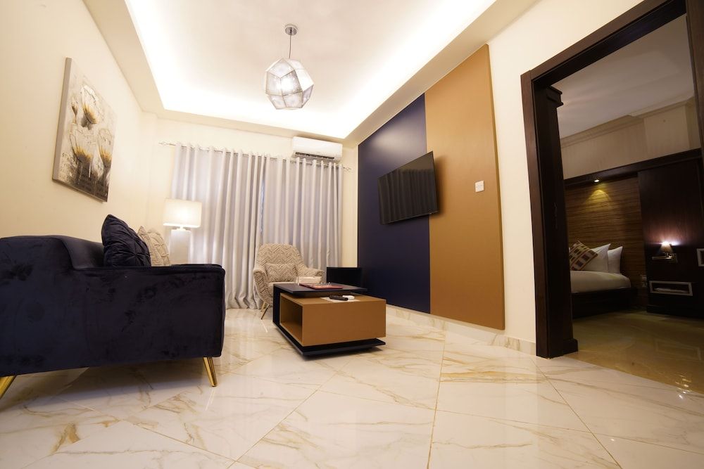 Home Suites Boutique Hotel Freetown Senior Suite, 1 Bedroom, Kitchen, Executive Level 7