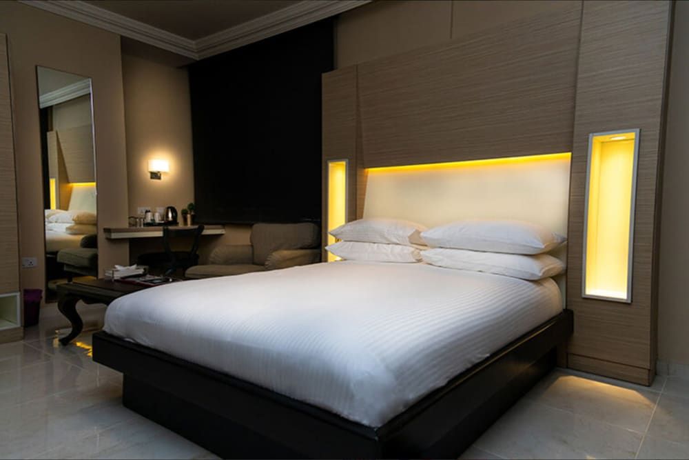 Home Suites Boutique Hotel Freetown Deluxe Double Room, 1 Queen Bed