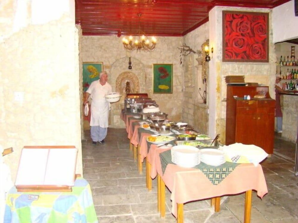 undefined Kiniras Traditional Hotel & Restaurant 8