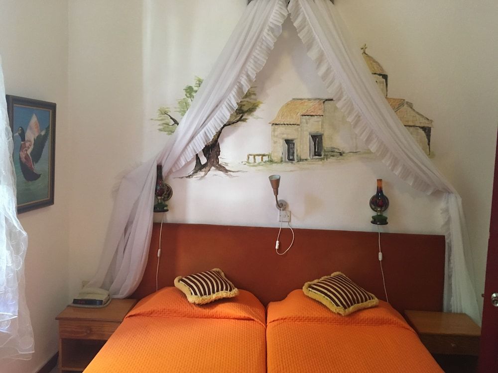 undefined Kiniras Traditional Hotel & Restaurant 3