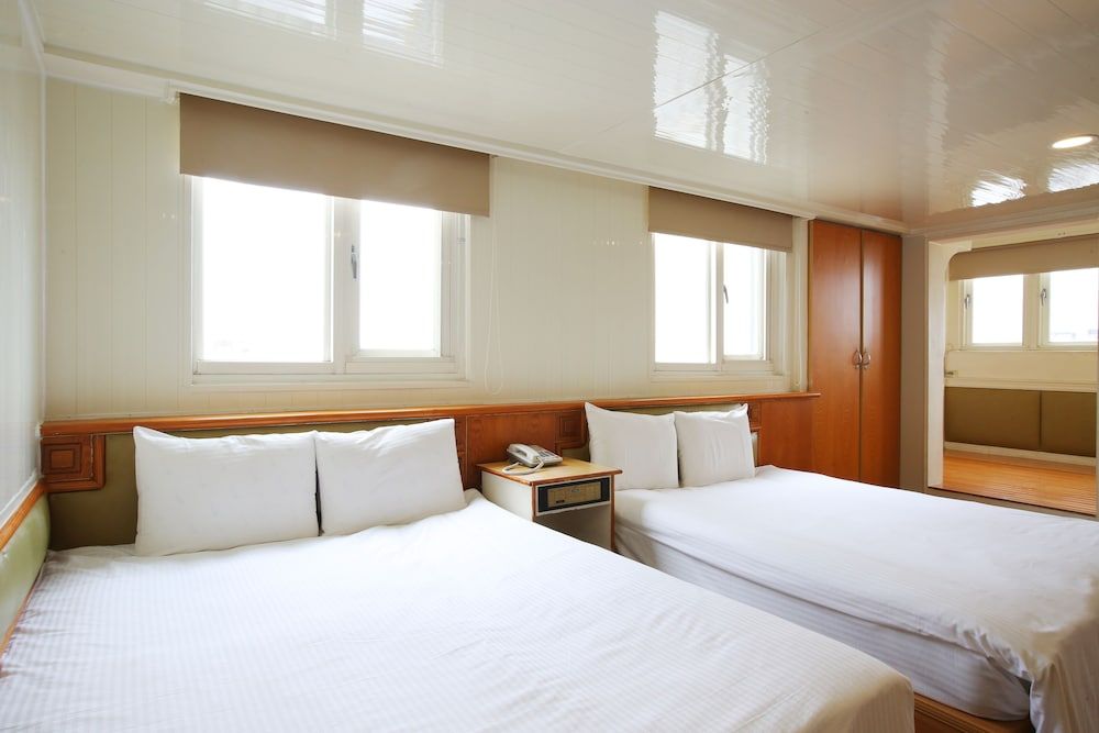 Family Room, Multiple Beds
