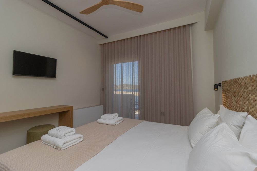 Artina Hotel Double Room, Partial Sea View