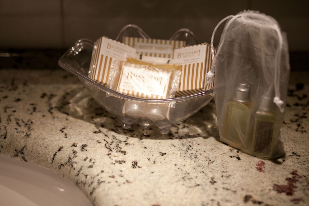 Best Western Hotel Globus City Executive Suite, 1 Queen Bed, Jetted Tub 3