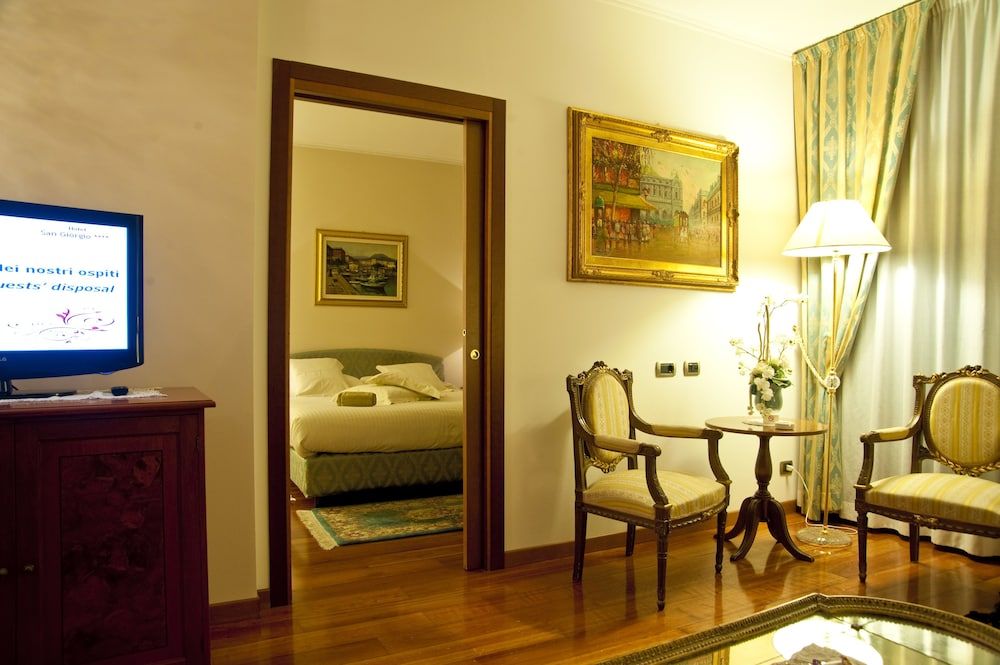 Best Western Hotel Globus City Executive Suite, 1 Queen Bed, Jetted Tub