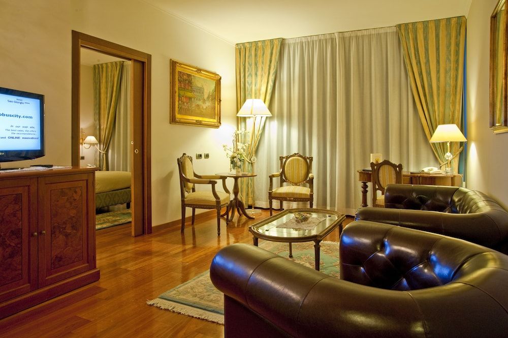 Best Western Hotel Globus City Executive Suite, 1 Queen Bed, Jetted Tub 4