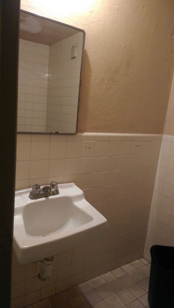 Hotel Correo Single Room 9