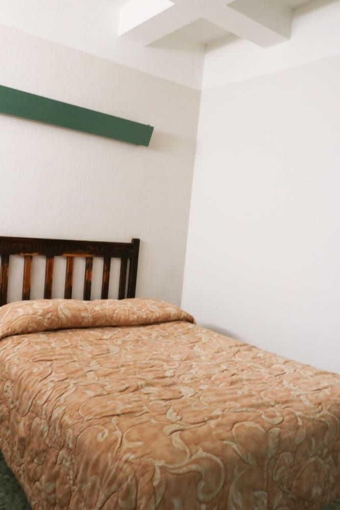 Hotel Correo Single Room 3