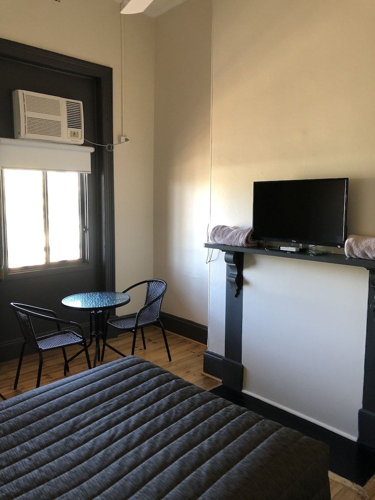 Pampas Motel Double Room, Shared Bathroom 5