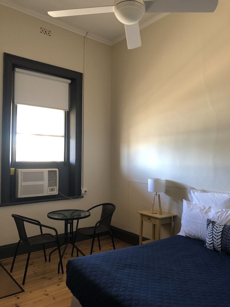 Pampas Motel Double Room, Shared Bathroom 4