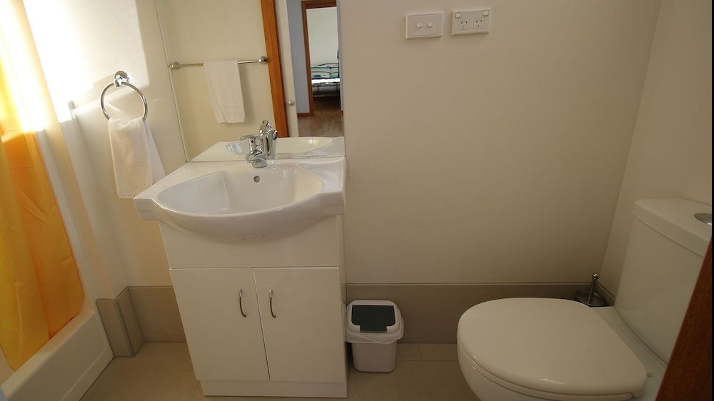 Beauty Point Tourist Park Garden Cottage Double 10